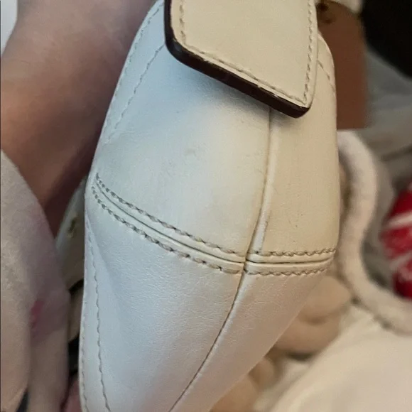 SOHO Coach Pink and Cream Signature Canvas Shoulder Bag with Gold Hardware - Picture 9 of 10